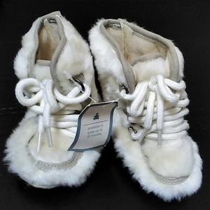 Baby GAP Ivory Cream Faux Fur Plushy Winter Booties Crib Shoes Size 6-12 months